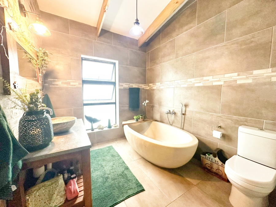 5 Bedroom Property for Sale in Cola Beach Western Cape